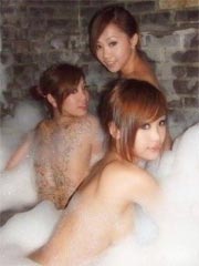 Horny Asian teen girlfriends in homemade pix